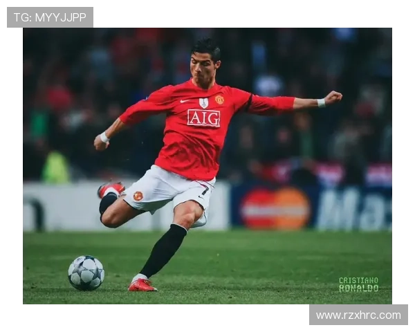 C罗晒三次捧杯照庆祝足协112周年